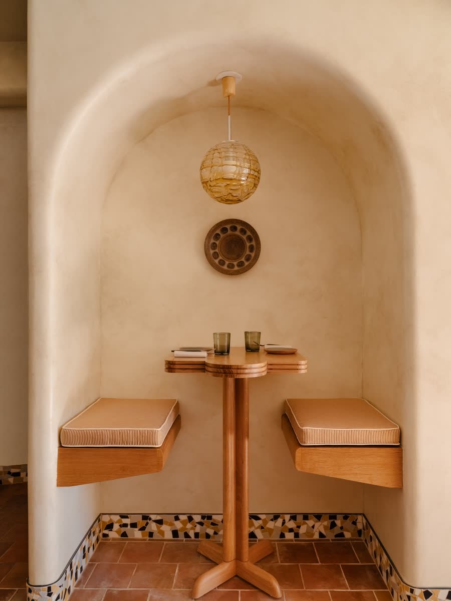 An arched plaster niche with a small table at Theodora